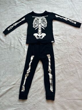 Gap Kids Black Skeleton Halloween Two-Piece Pajama kids 3 year
